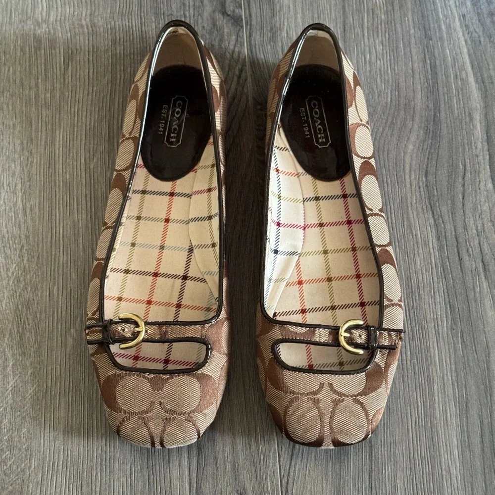 Coach Women's Tan and Brown Patterned Flats Size 8B - Picture 2 of 9